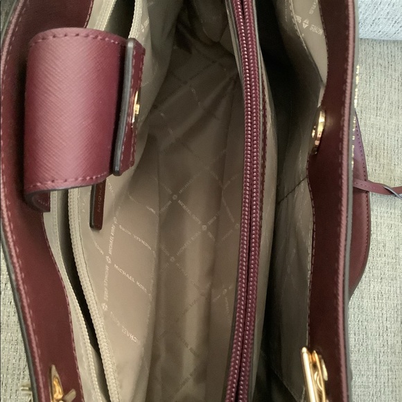 Michael Kors Susannah Merlot burgundy purse with gold tone chain straps - Picture 9 of 11